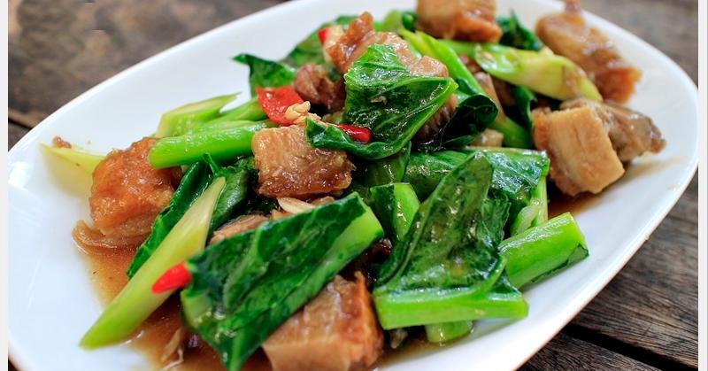 Chinese broccoli crispy pork.
