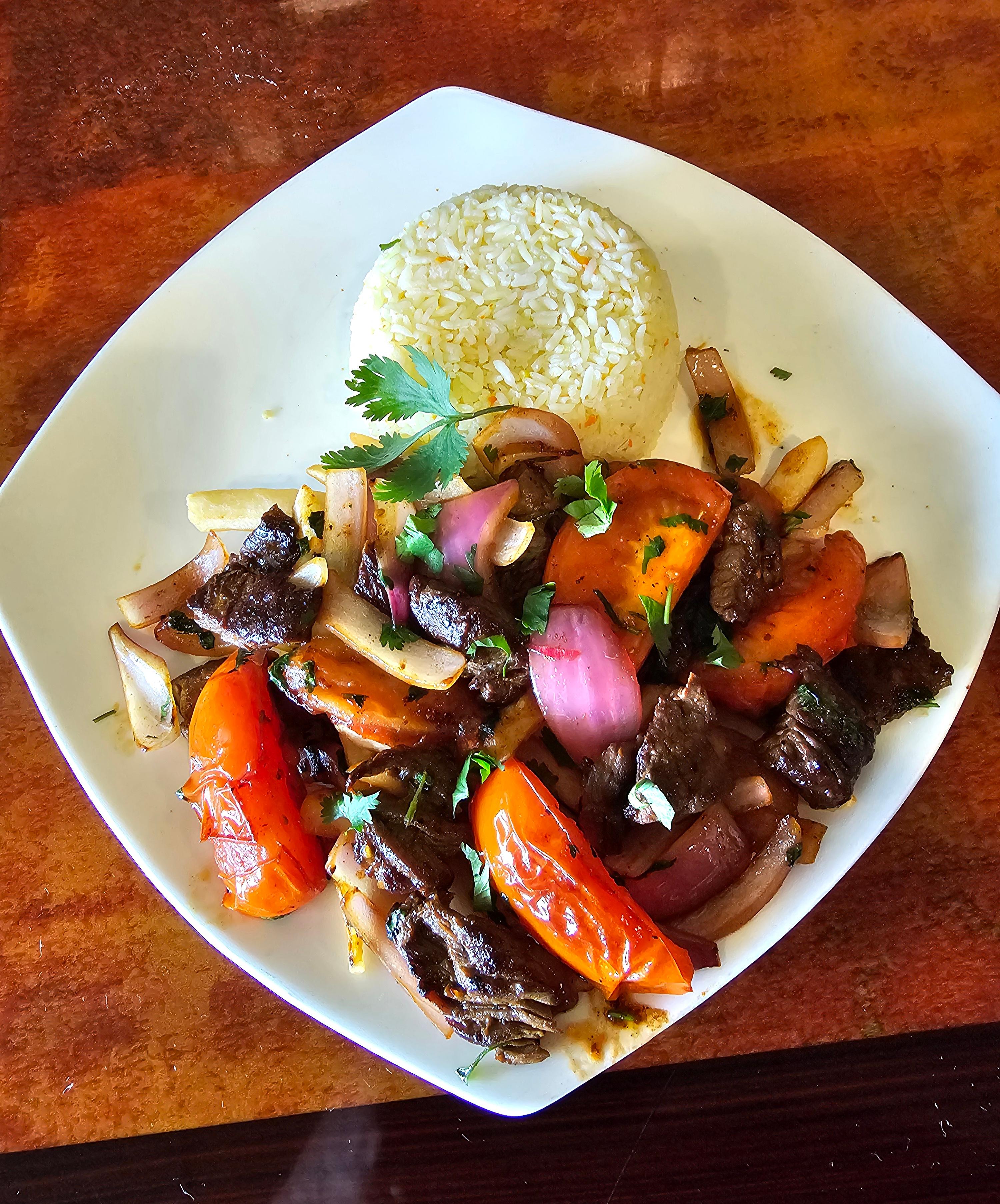 Lomo Saltado.