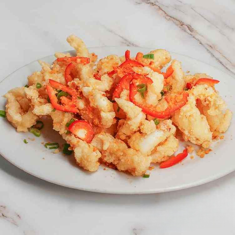 SP13. 椒鹽鮮尤拼蝦球/Crispy Salt & Pepper Calamari and Jumbo Shrimp.