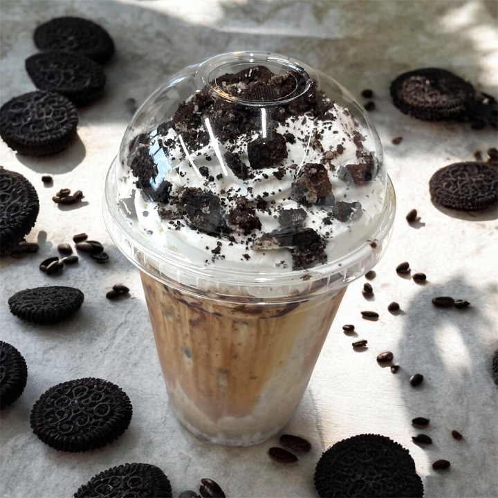 Dirty Oreo Latte (16 oz) - Iced.