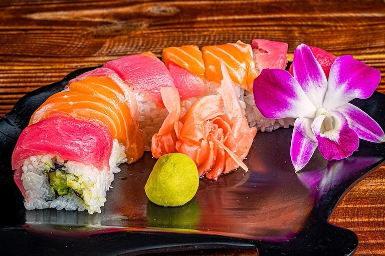 RAINBOW ROLL.