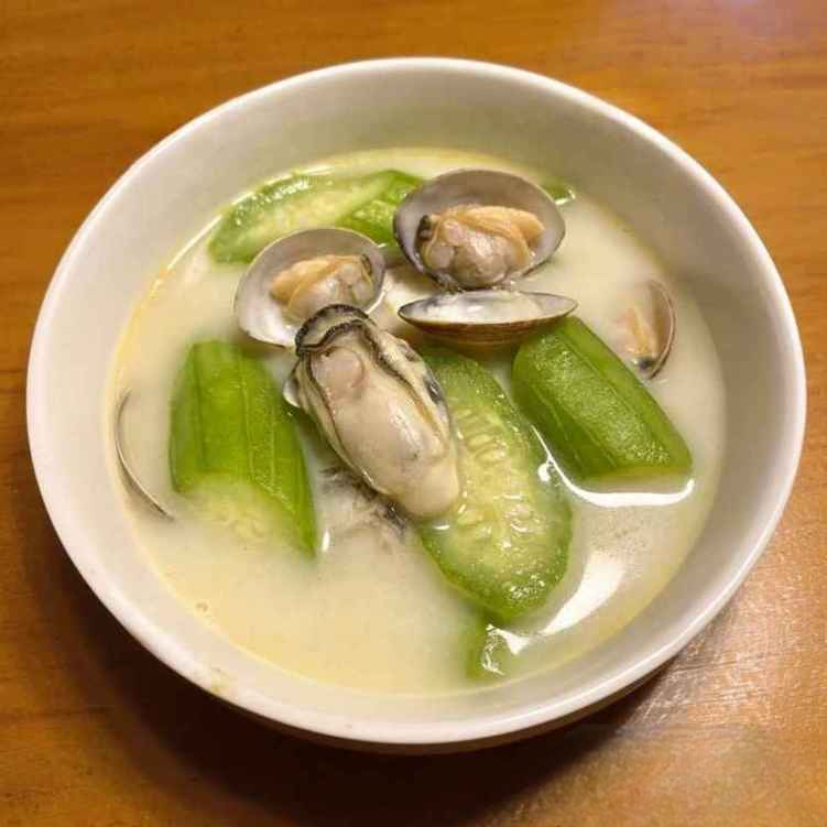 CS6. 魚湯藤瓜浸蜆/Clams & Loofah in Fish Broth.