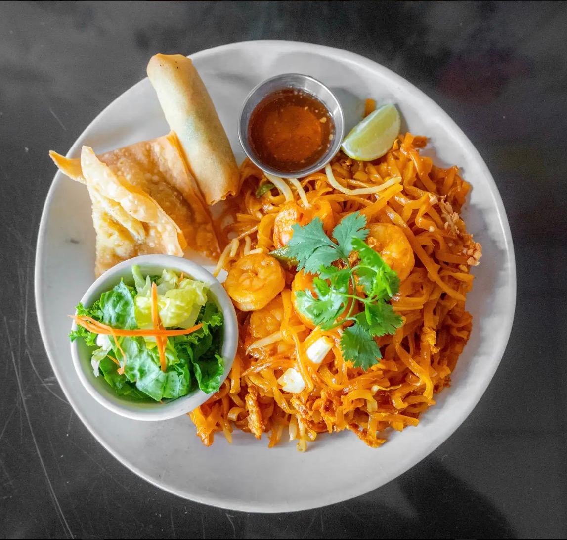 (L-11) Pad Thai.