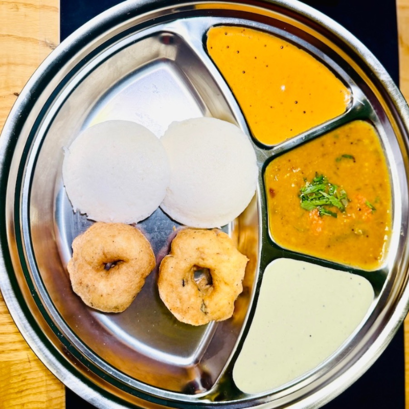 Idli & Vada Combo ( 2 pieces each).