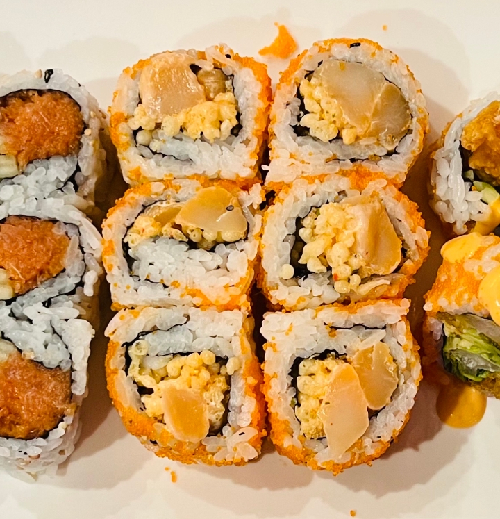 Crunchy Spicy Scallop Roll**.