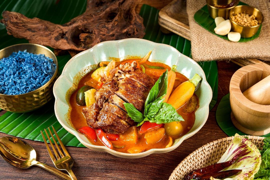 Kaeng Phed Ped Yang (G)(Duck Breast) S 6 Serving.