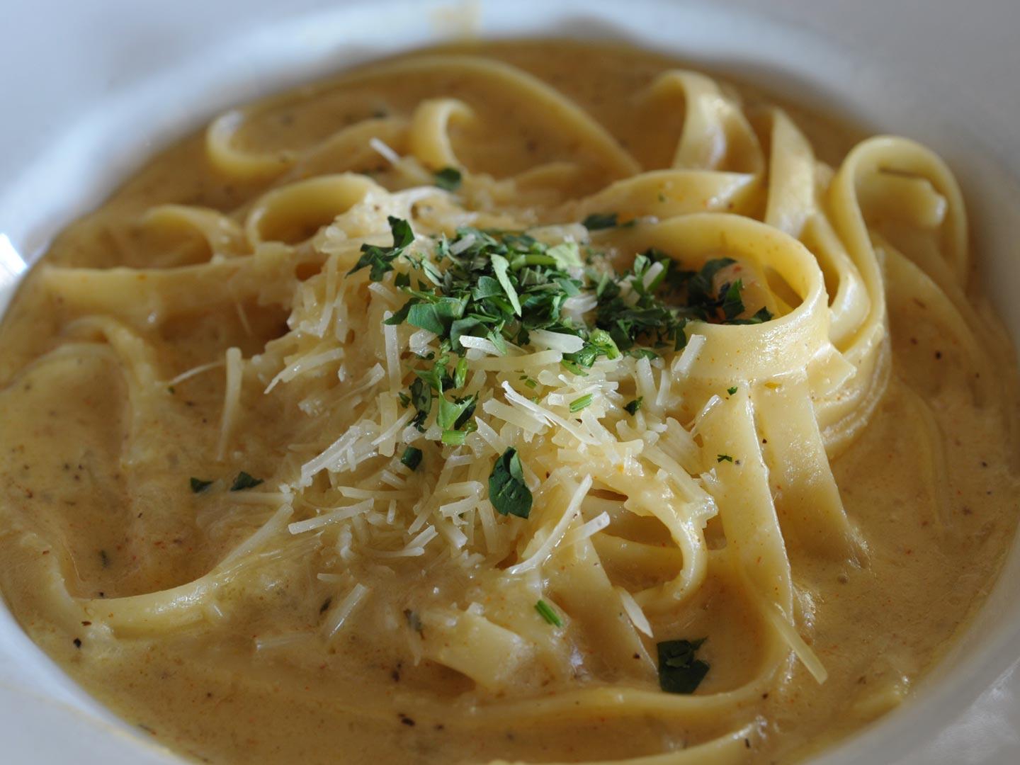 Lunch Fettuccini Alfredo.