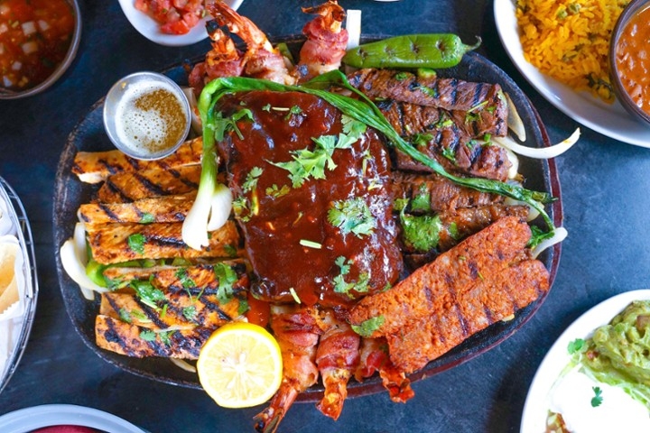 Guapo's Plato Grande.