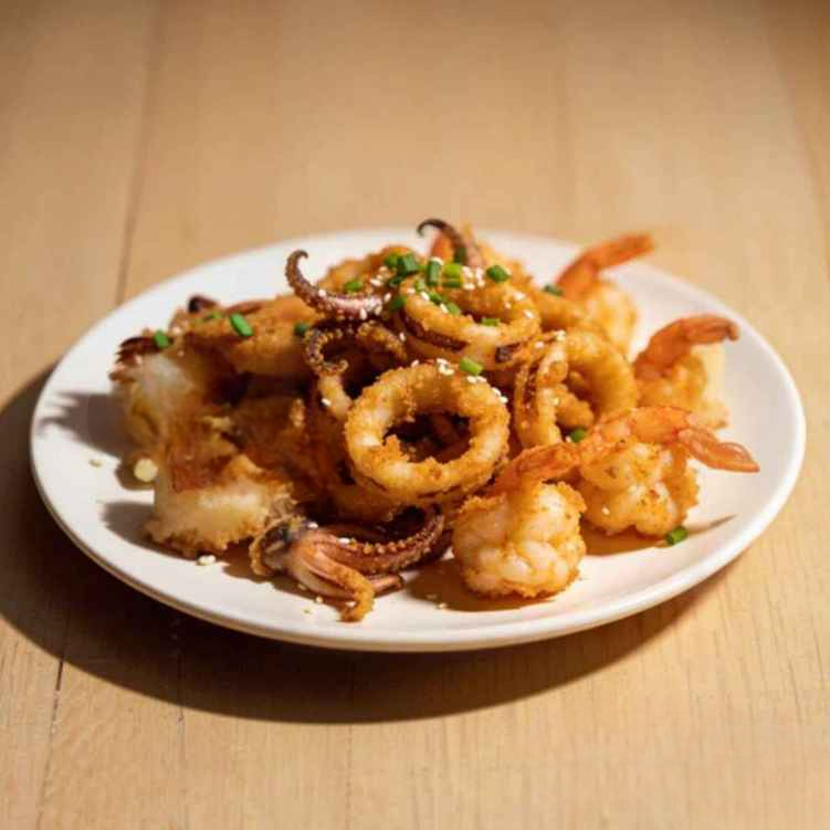 SP2. 椒鹽鮮尤/Crispy Salt & Pepper Squids.