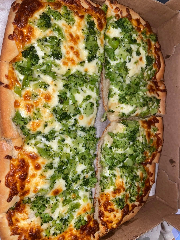 10" SICILIAN BROCCOLI CHICKEN ALFREDO PIZZA.