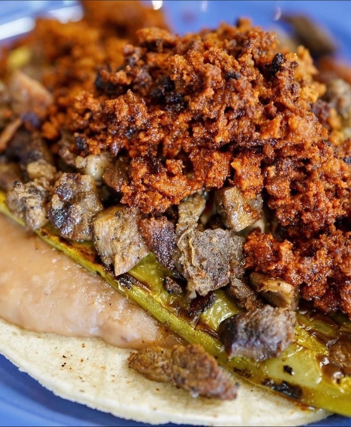 TACO DE NOPAL CON CARNE.