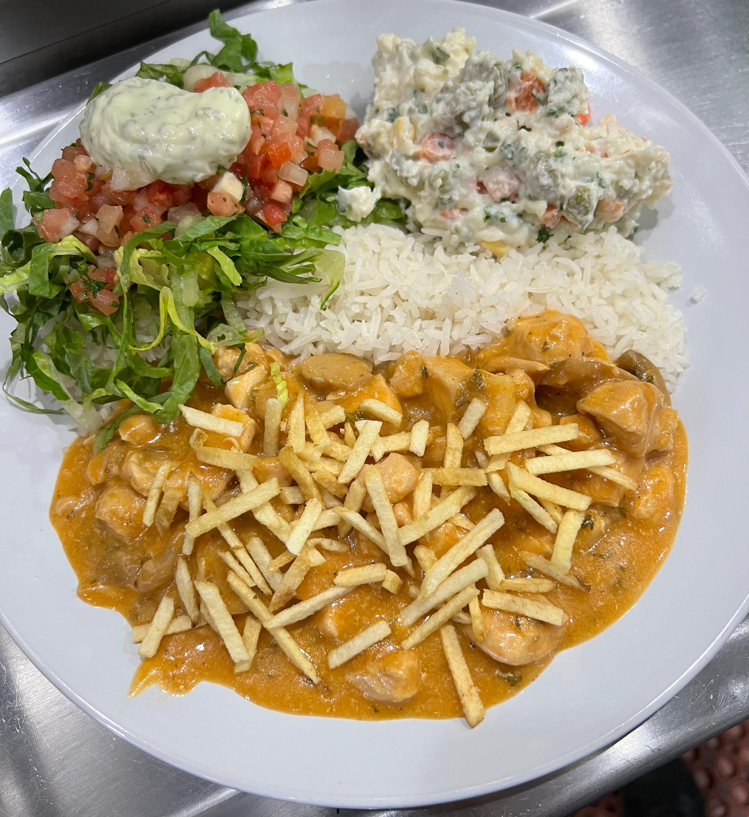 Estrogonofe De Frango.