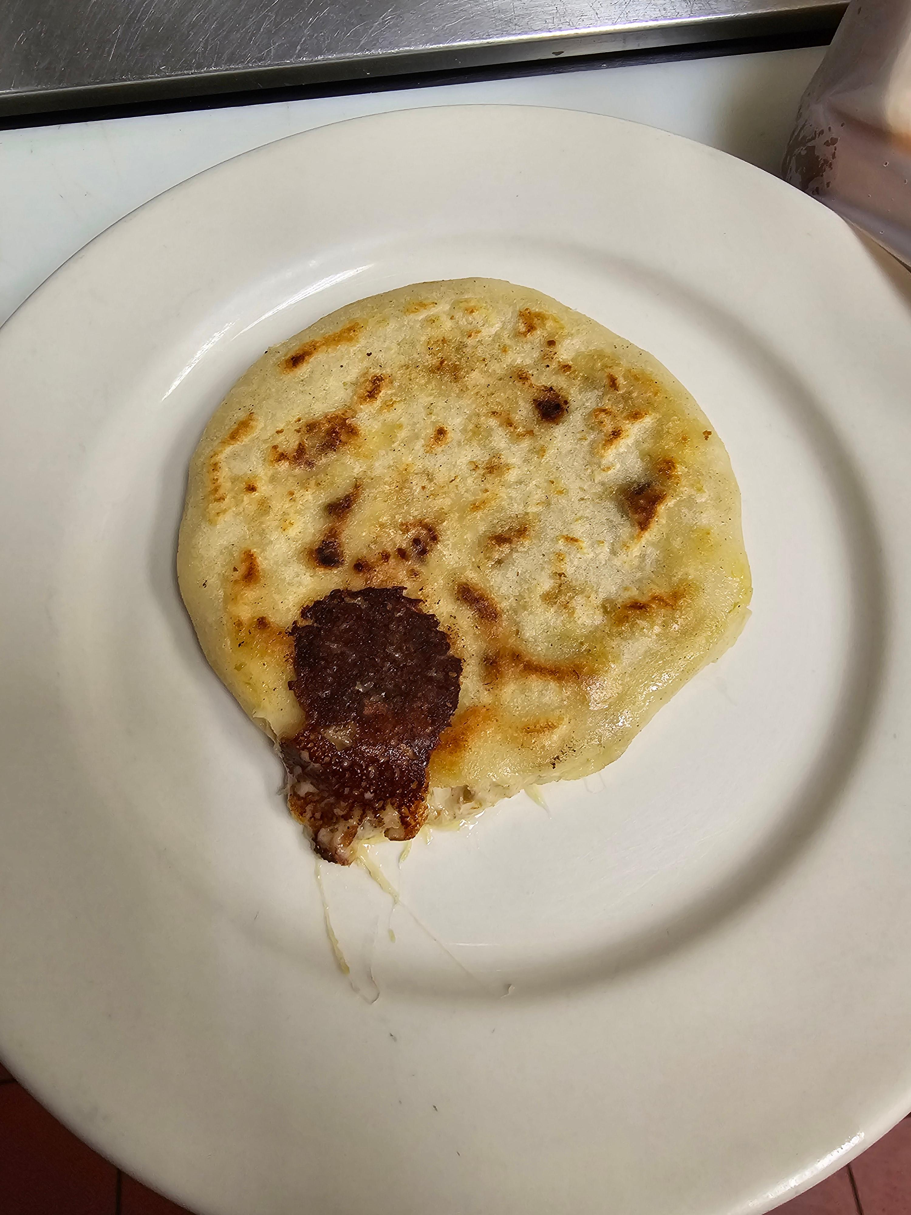 Pupusa De Frijol Y Queso.