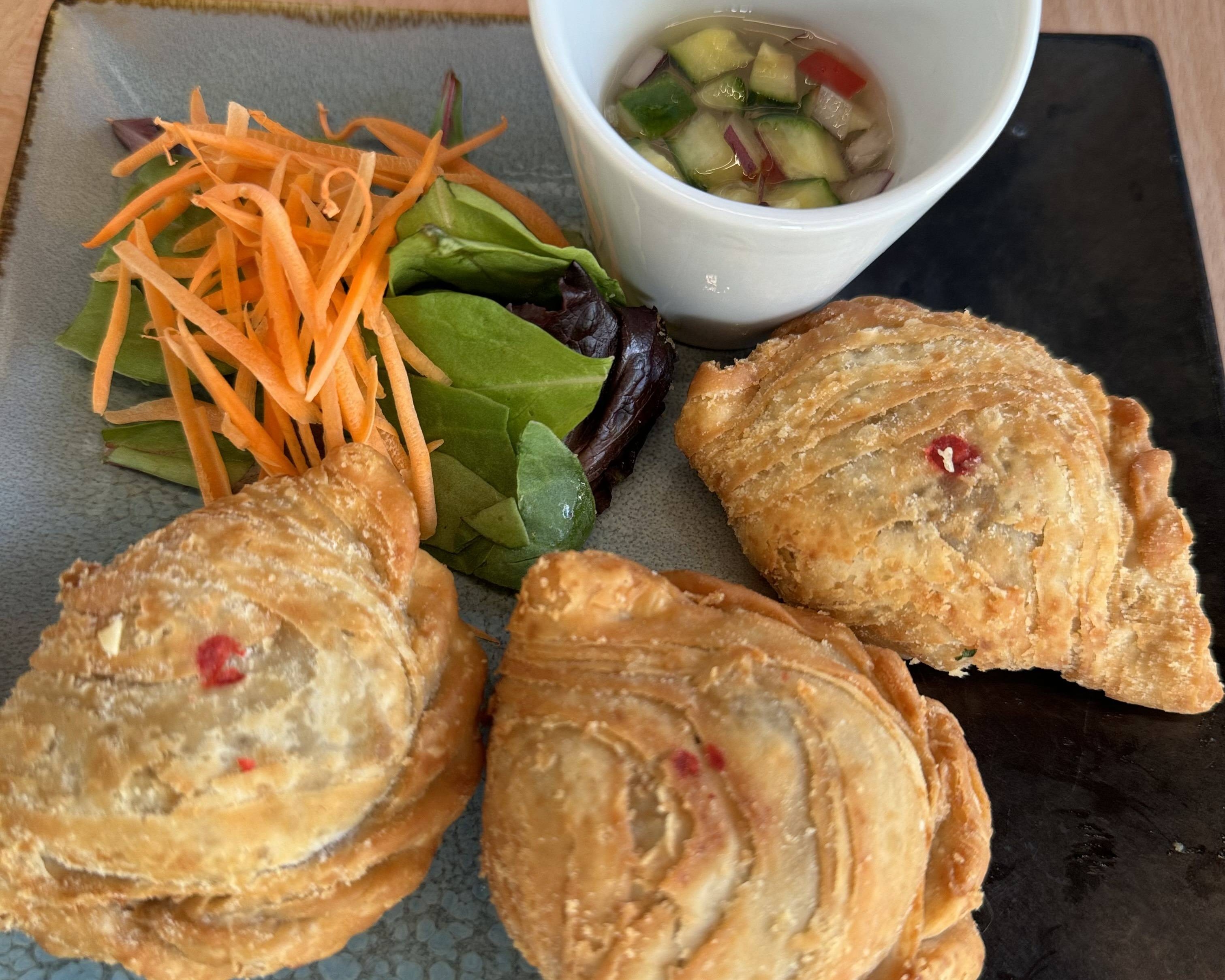 Curry Puff (2) (Vegetarian).