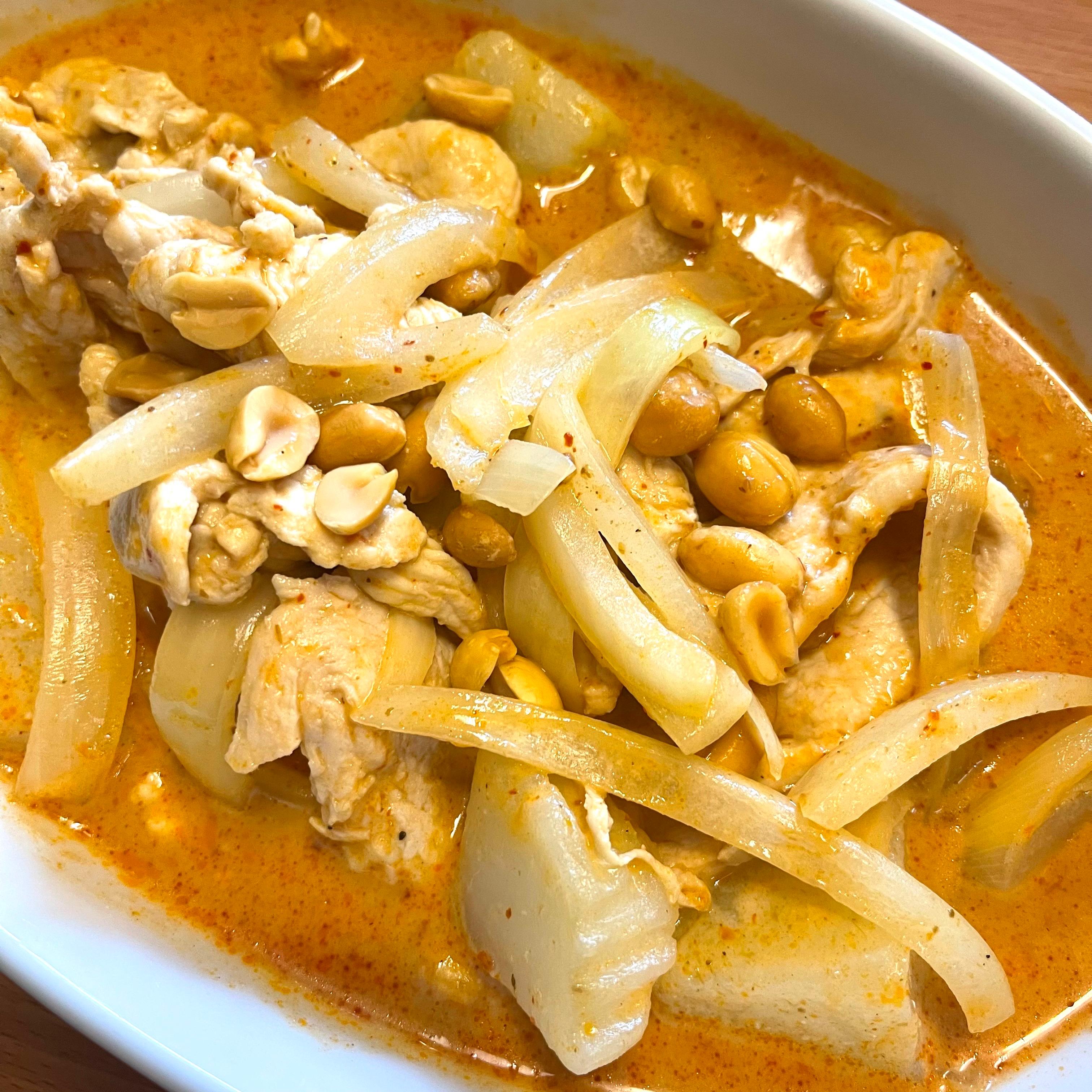 L - Massamun Curry.