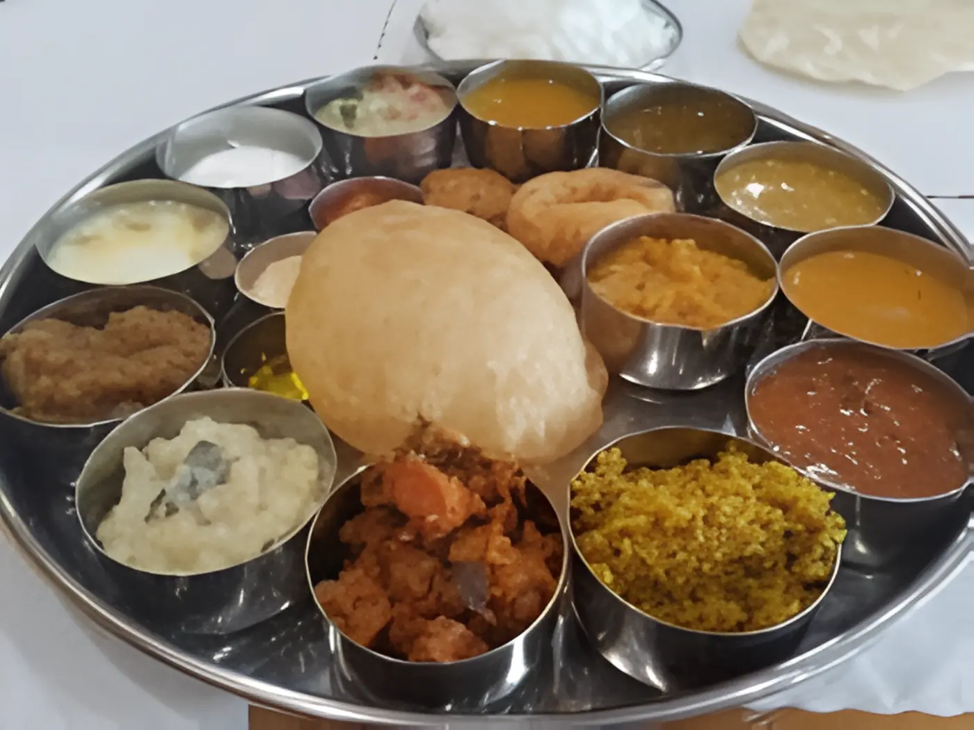 South Thali Serve with  Poori (1 pcs).