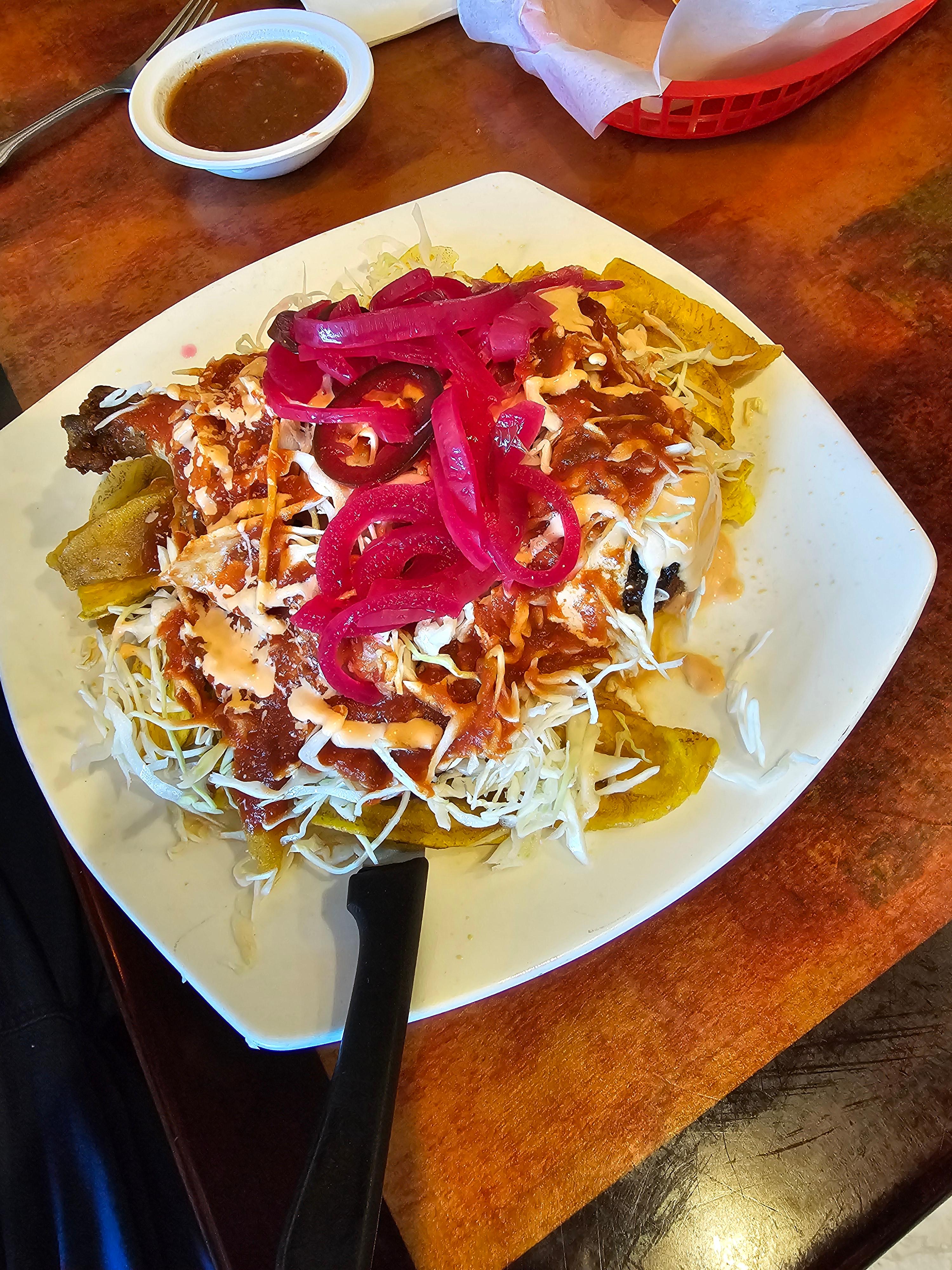 Pollo Con Tajadas.