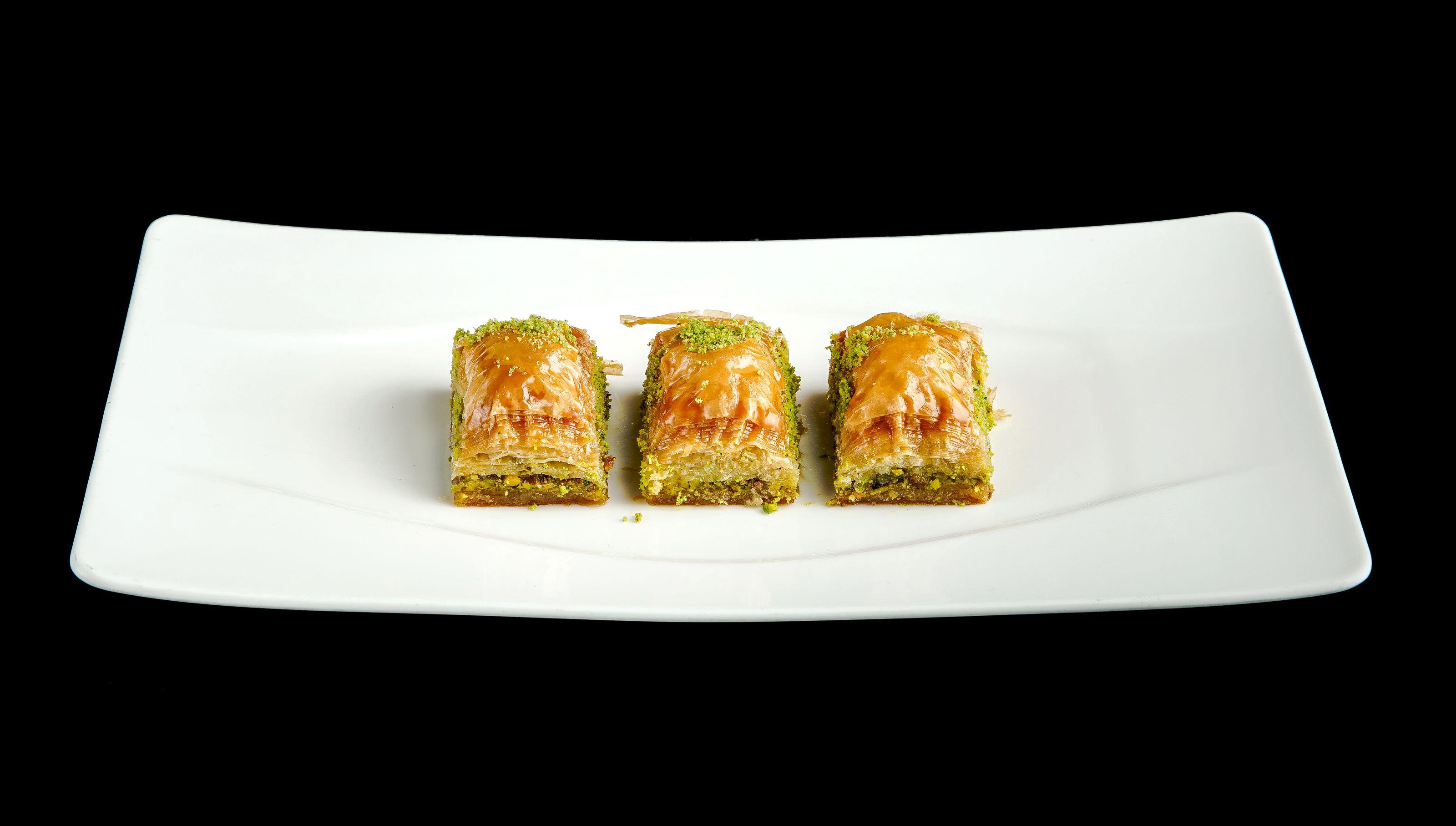 Baklava (3 pcs.).