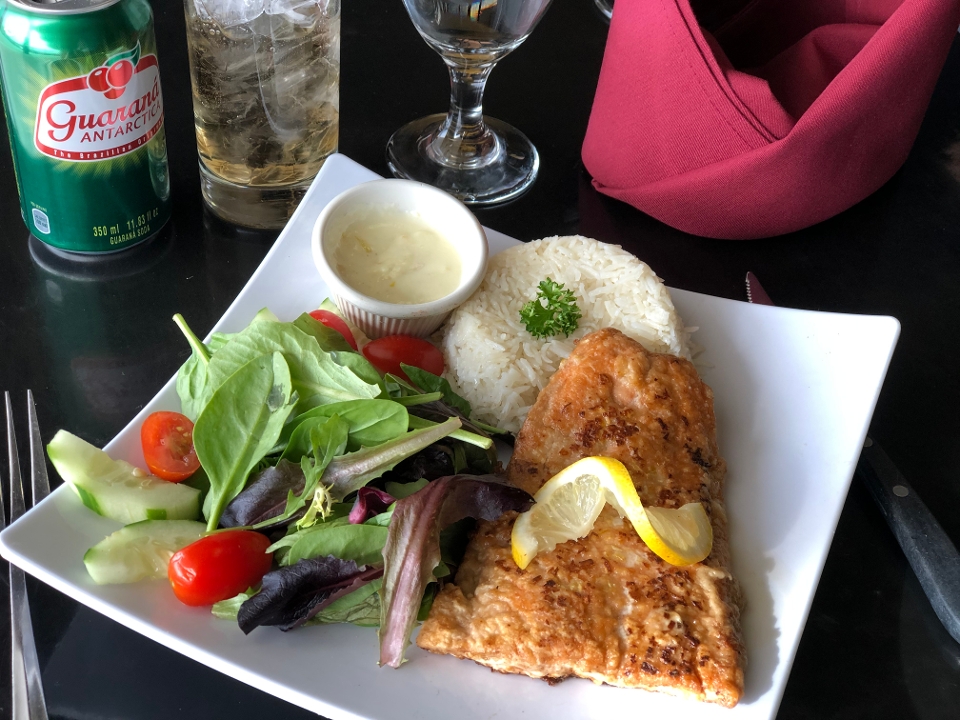 Pan-Fried Salmon/Salmao Frito Sequinho.