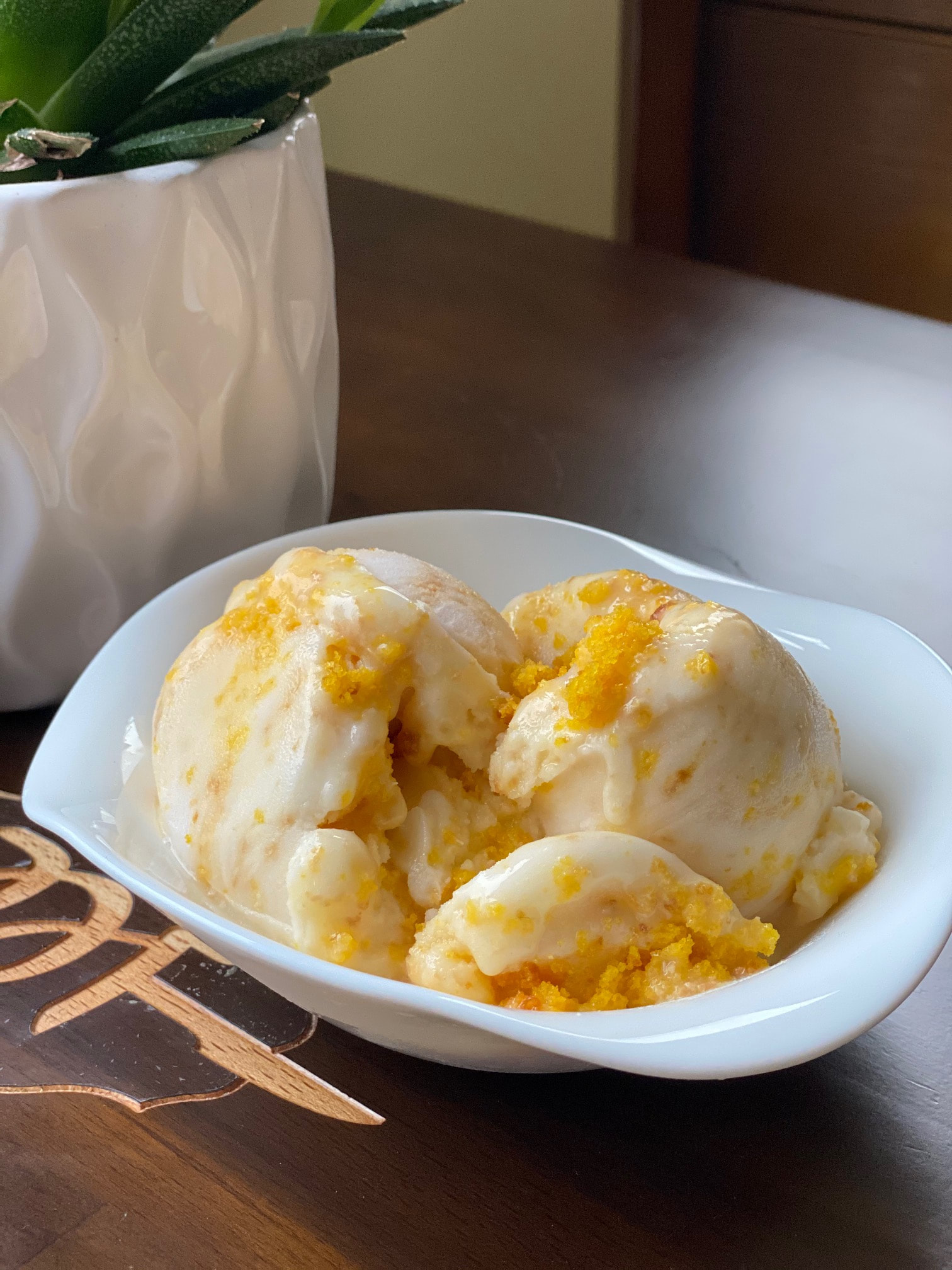 Vegan Mango pistachio Ice Cream (V).