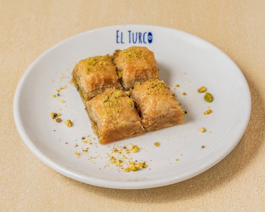 Baklava 4 pieces.