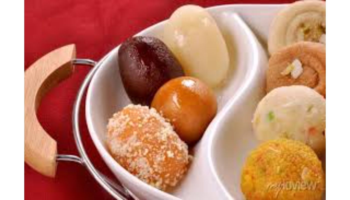 Desserts Sampler - Gulab Jamoon(3),Cashew burfi(3), Pista burfi(3).