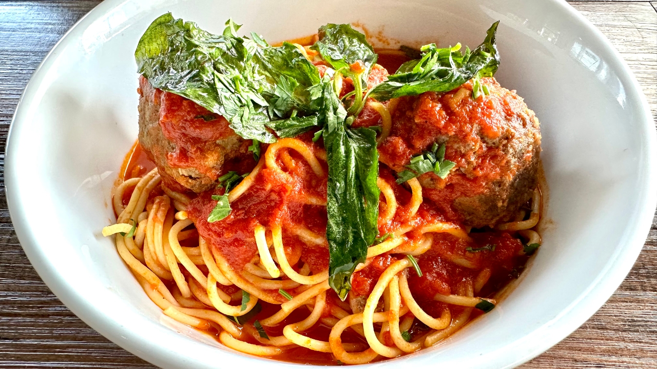 SUNDAY GRAVY & MEATBALLS.