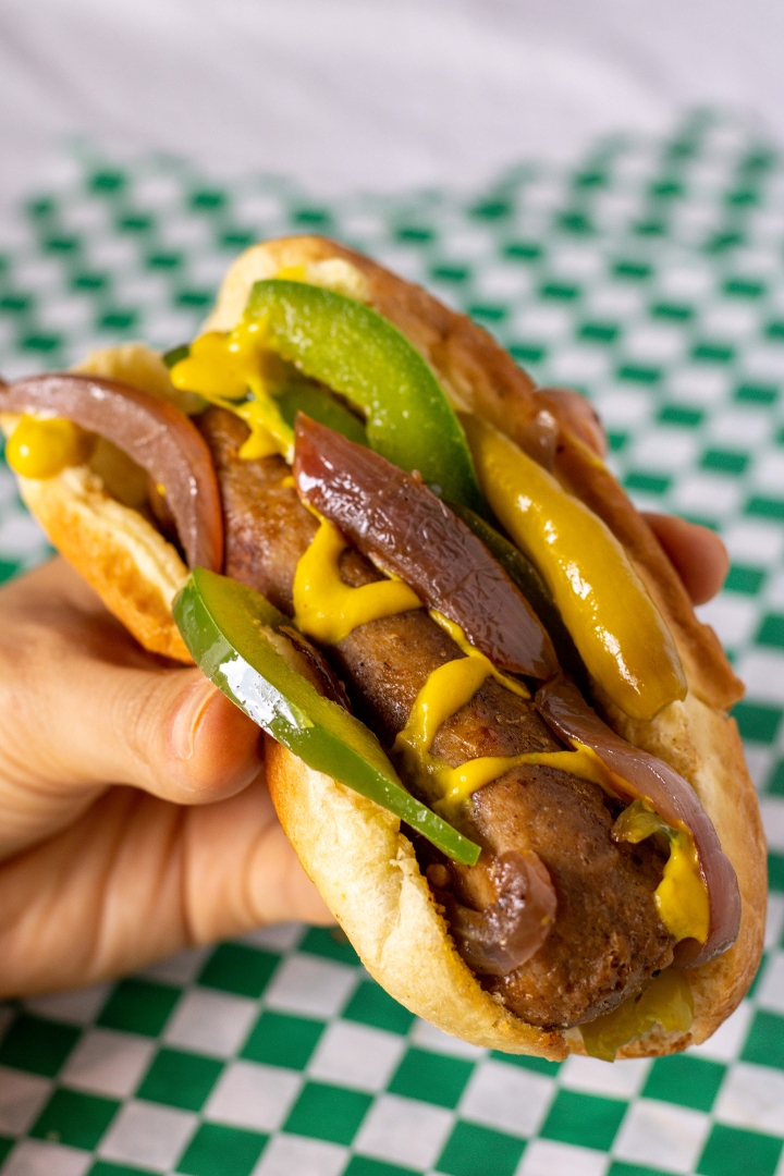 BUCKTOWN BRATWURST.