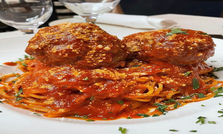 Spaghetti with 2 Meatballs.