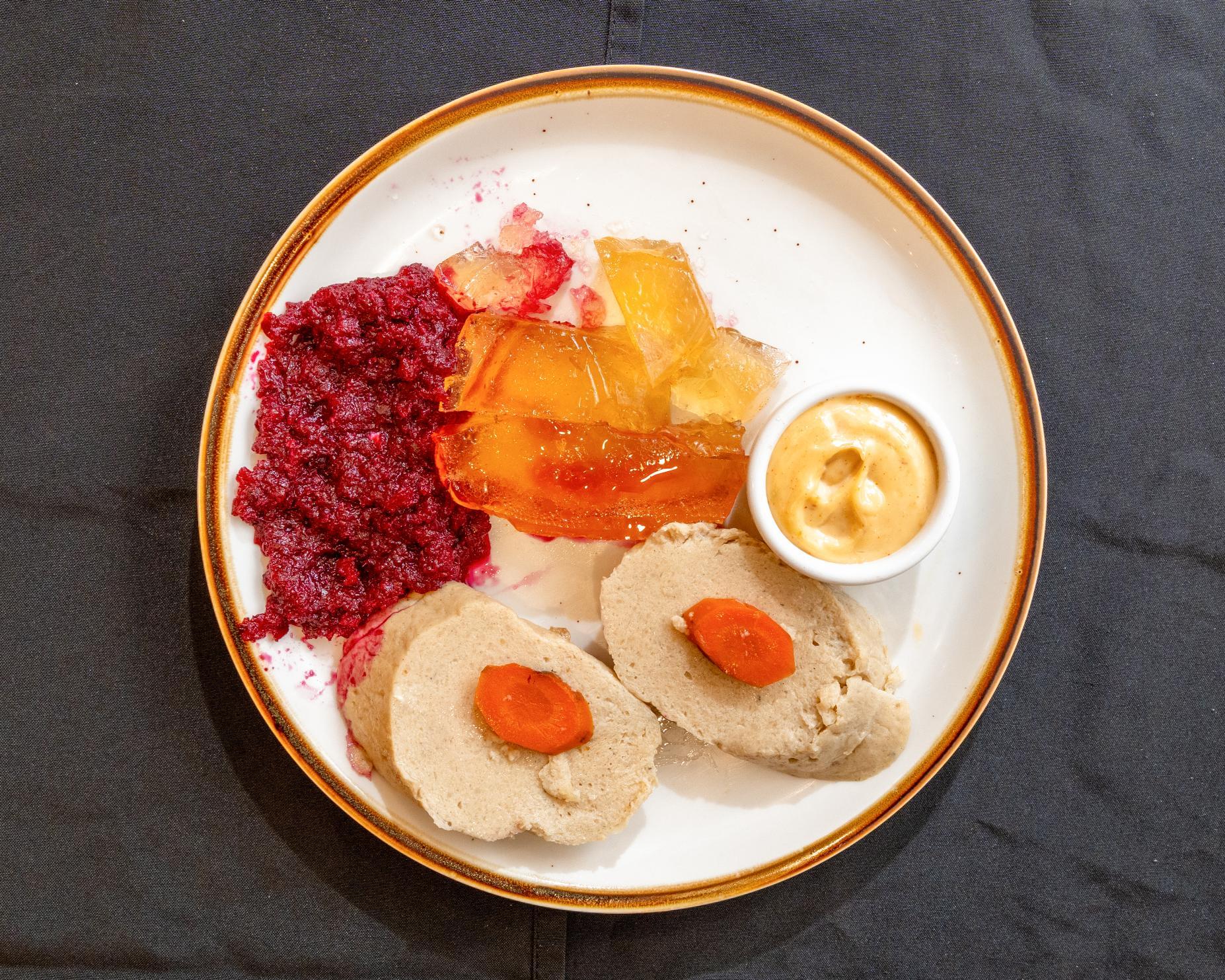 Gefilte Fish & Chrien.