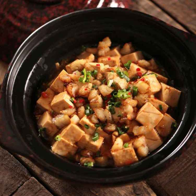 HP4. 咸魚雞粒豆腐煲/Salty Fish & Diced Chicken w. Bean Curd Casserole.