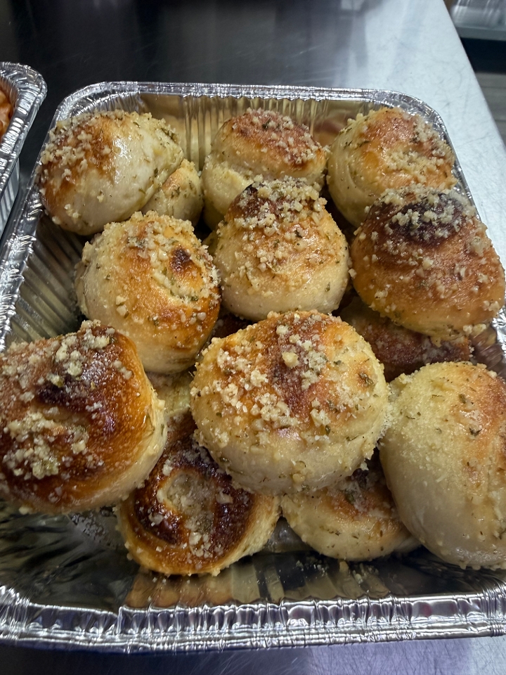 Half Garlic Rolls Tray.