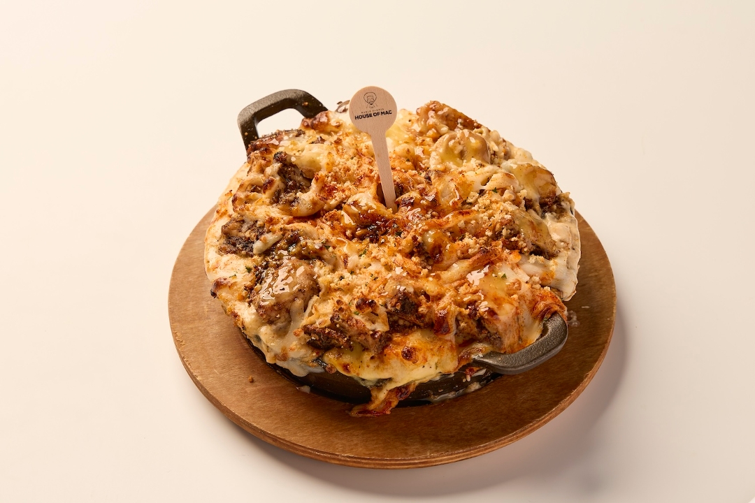 Vegan Jerk Chik'n Mac & Cheese (Aisha's Plant Based Eatery).