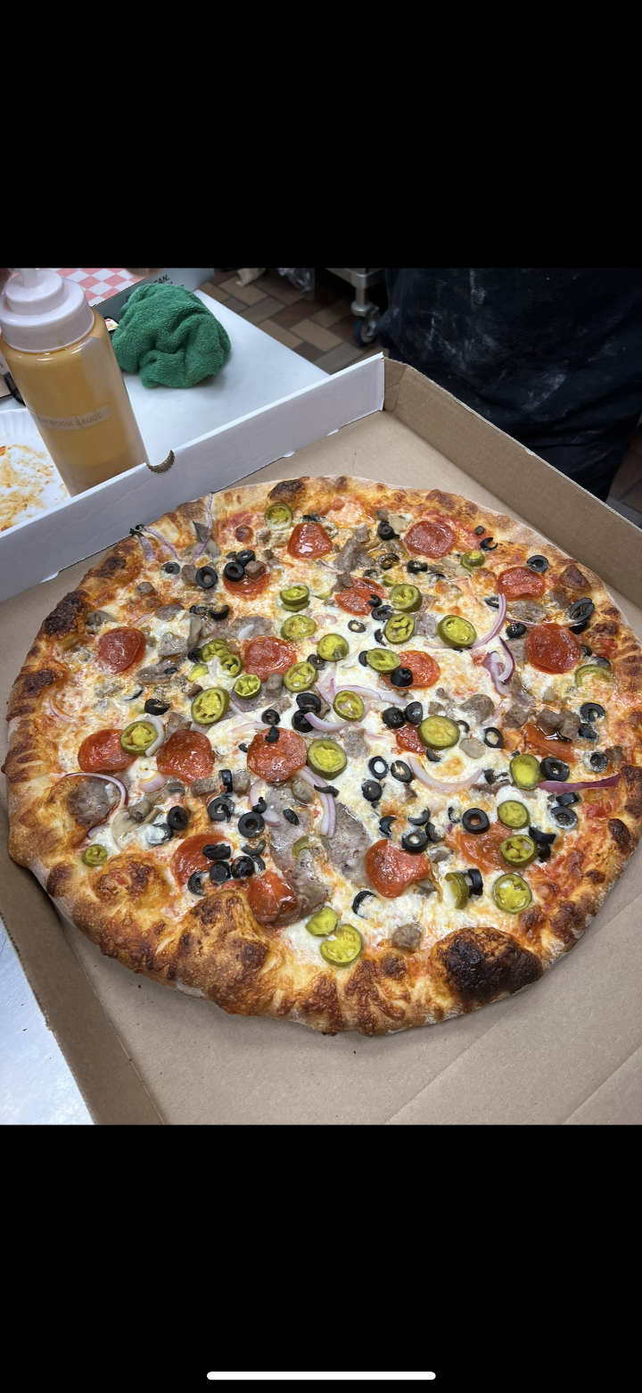 SUPREME PIZZA.