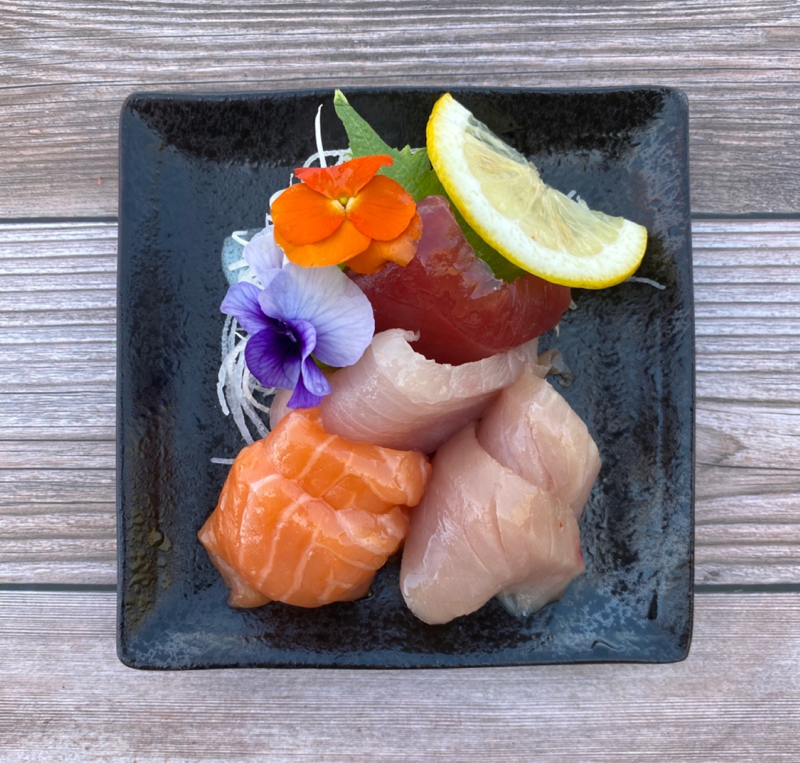 Assorted Sashimi 6pc.