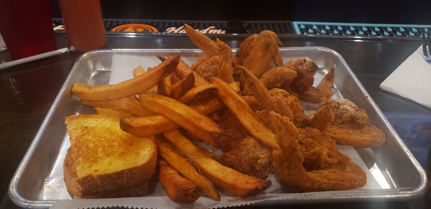 CHICKEN WINGS DINNER.