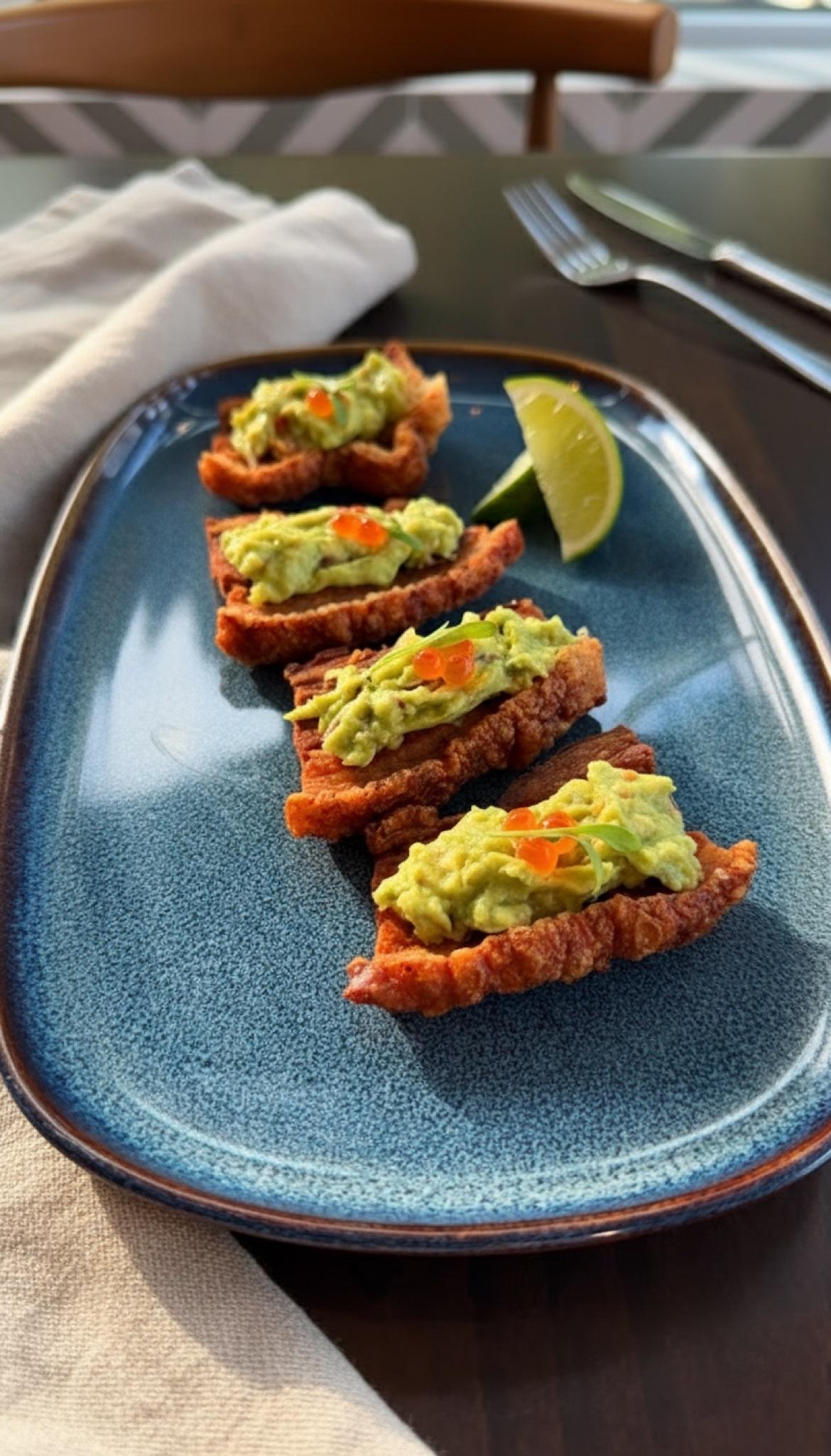 Chicharrón con Guacamole.