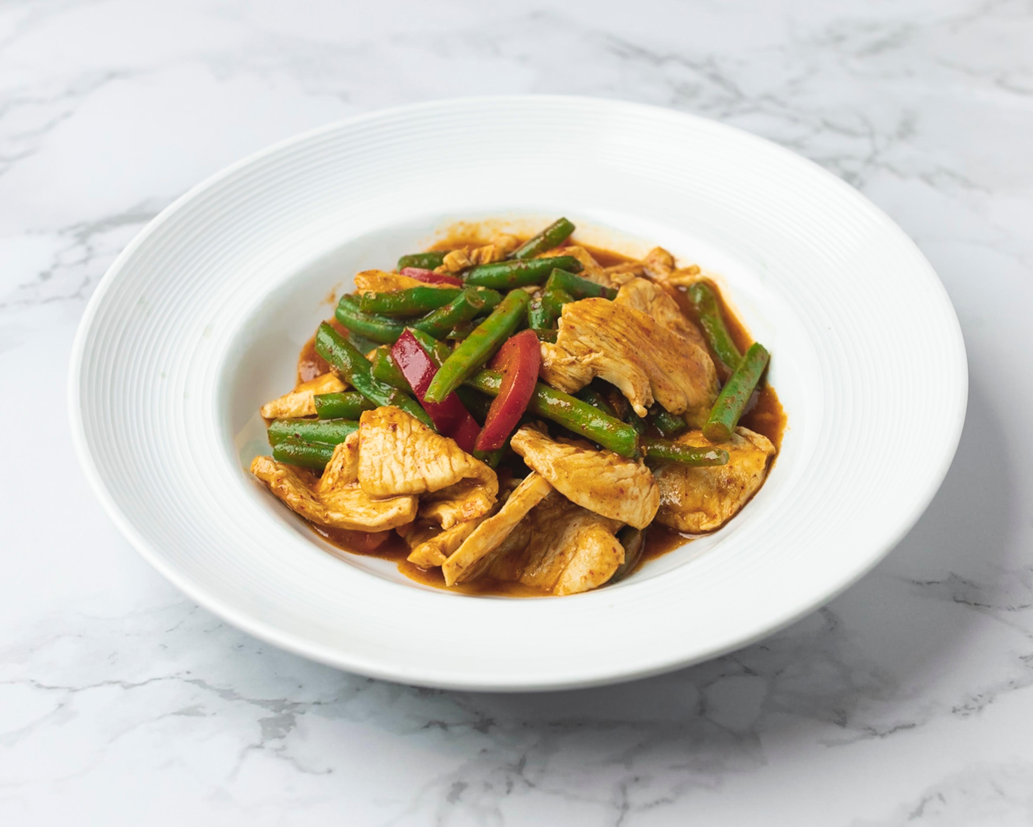 Pad Prik King - Thai Red Curry Stir-Fry (Tray).