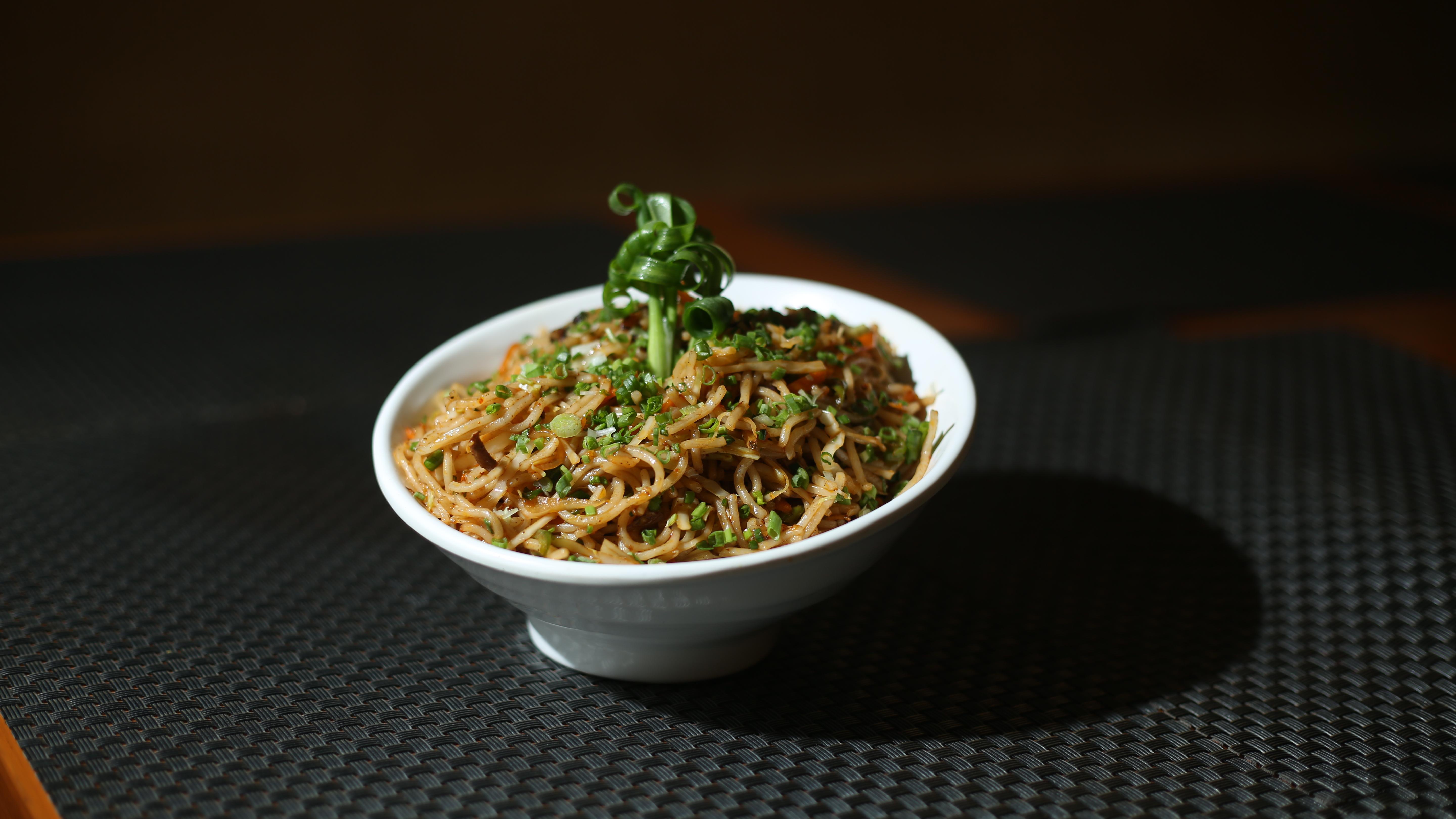 Veg Hakka Noodles.