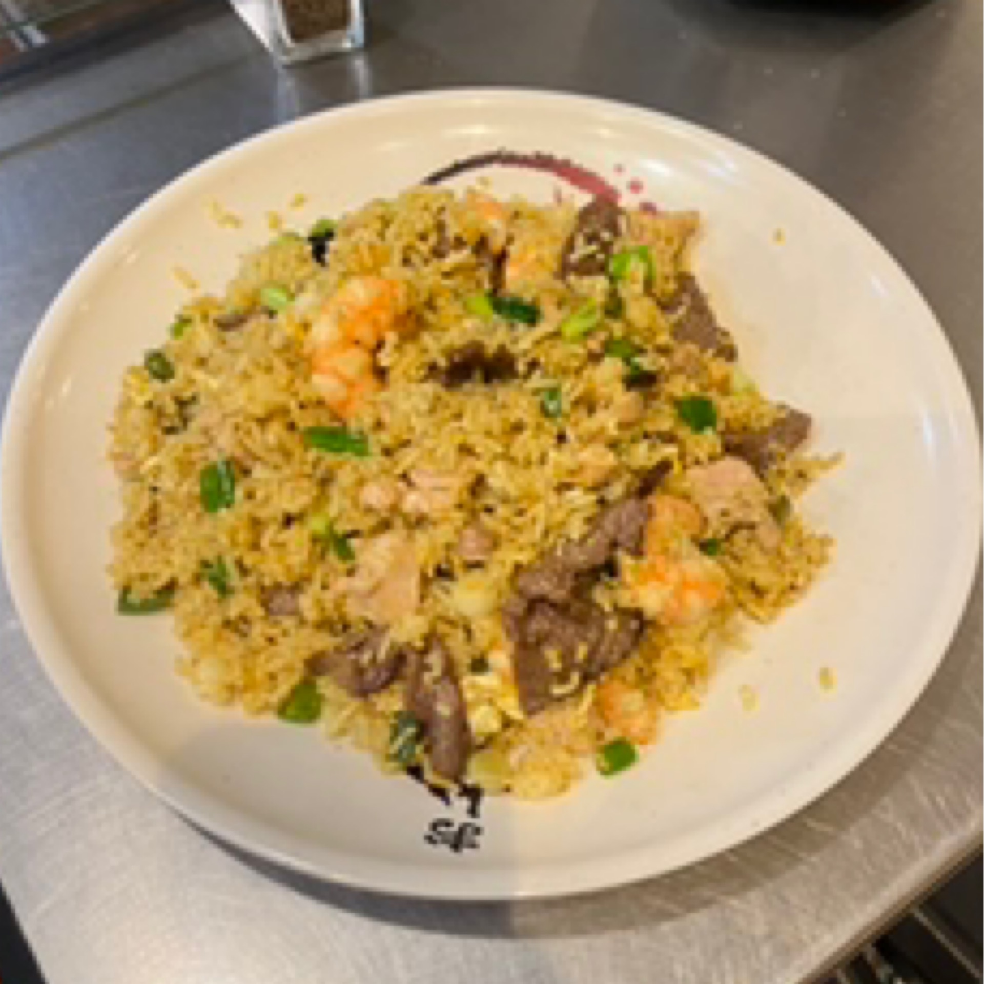 22. VN style (P) Pork or (C) Chicken curry fried rice - cơm chiên thịt heo hoặc gà.