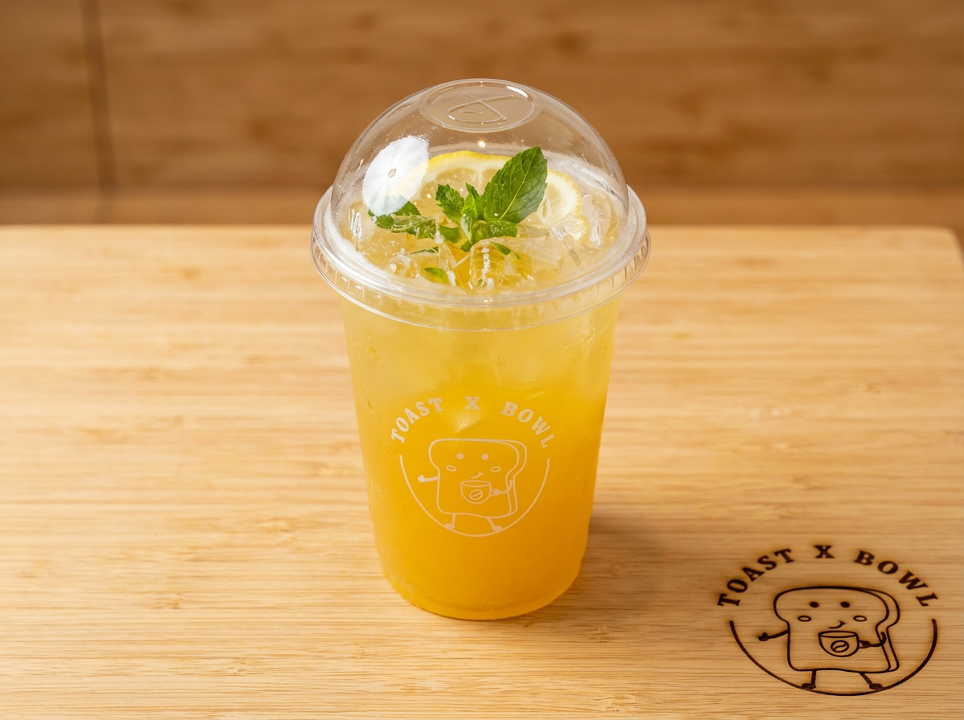 Osmanthus Oolong Lemon Iced Tea.