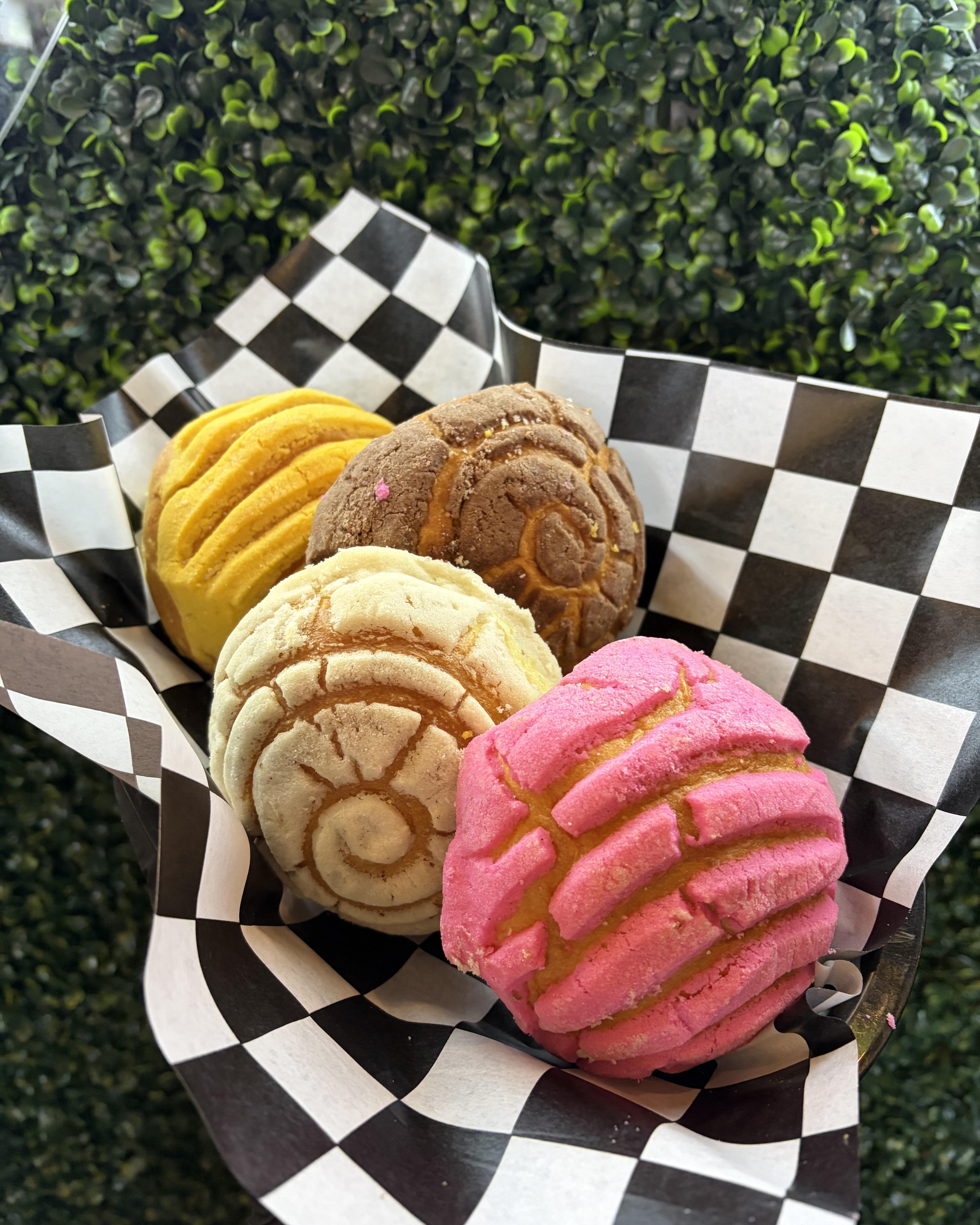 Mini Conchas Basket.