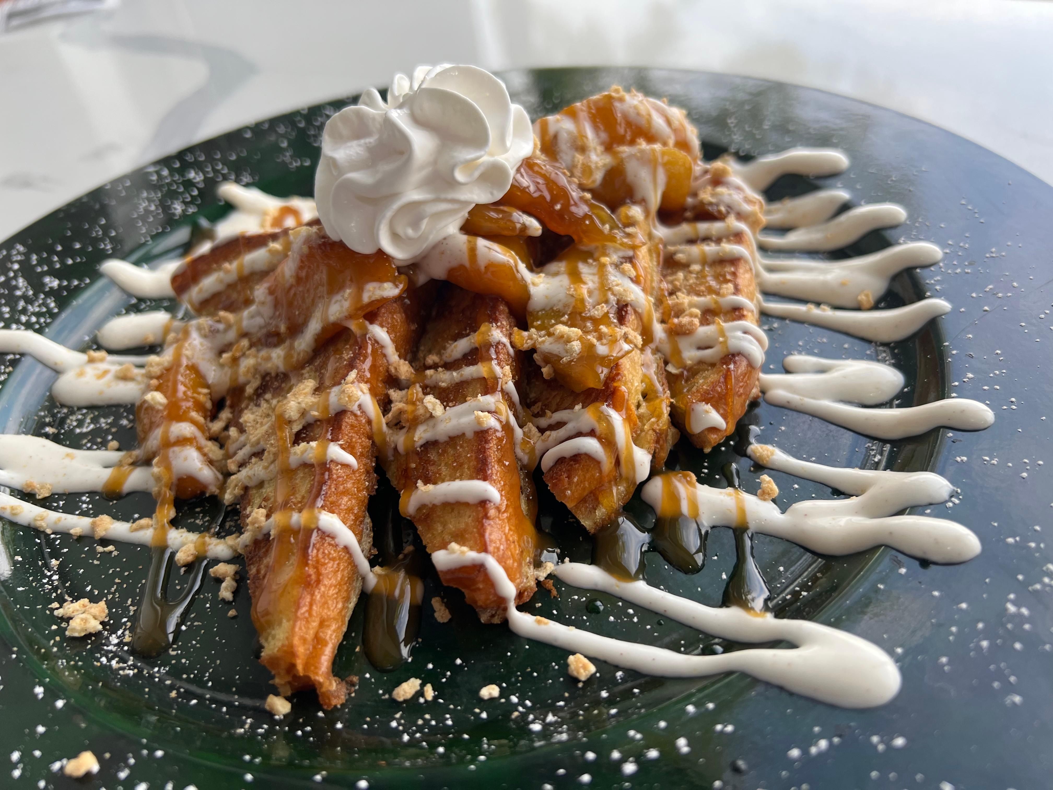 PEACH COBBLER FRENCH TOAST.