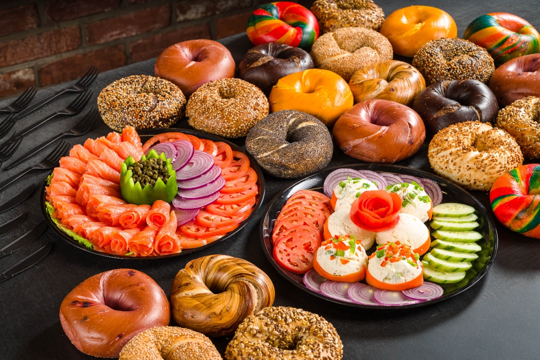 CLASSIC LOX & SCHMEAR PLATTER.