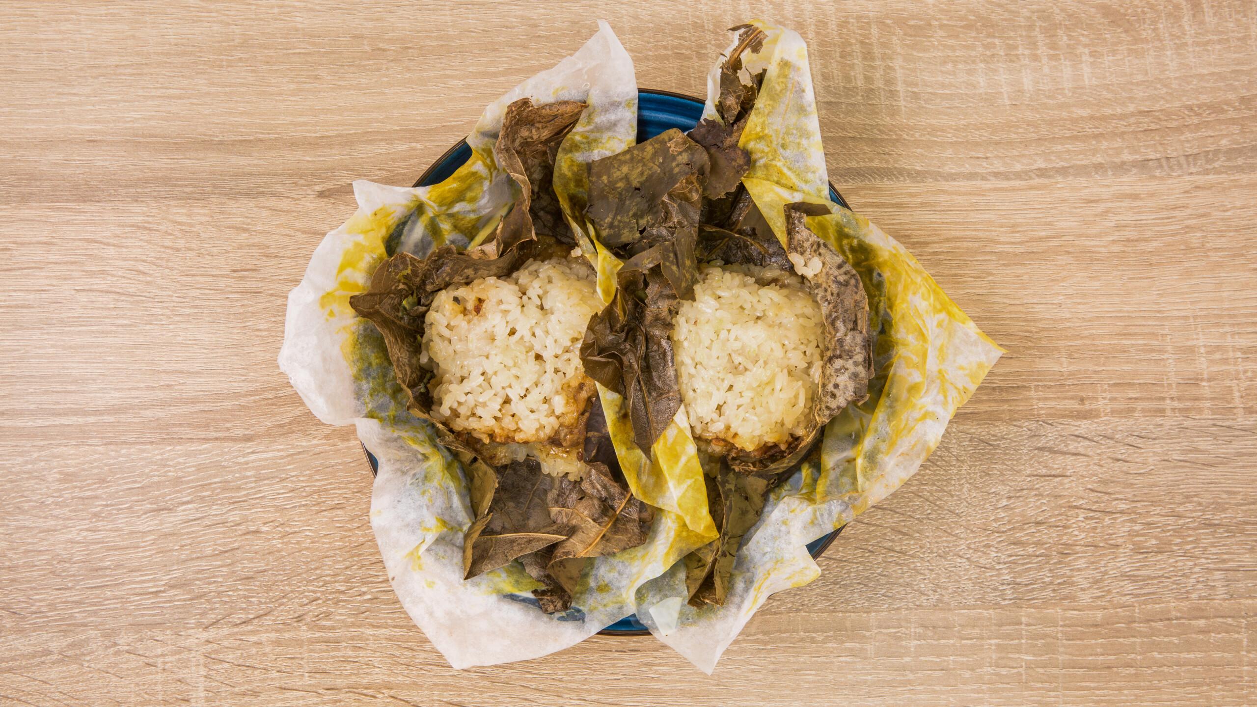Sticky Rice with Chicken (2 Pieces) 糯米鸡.