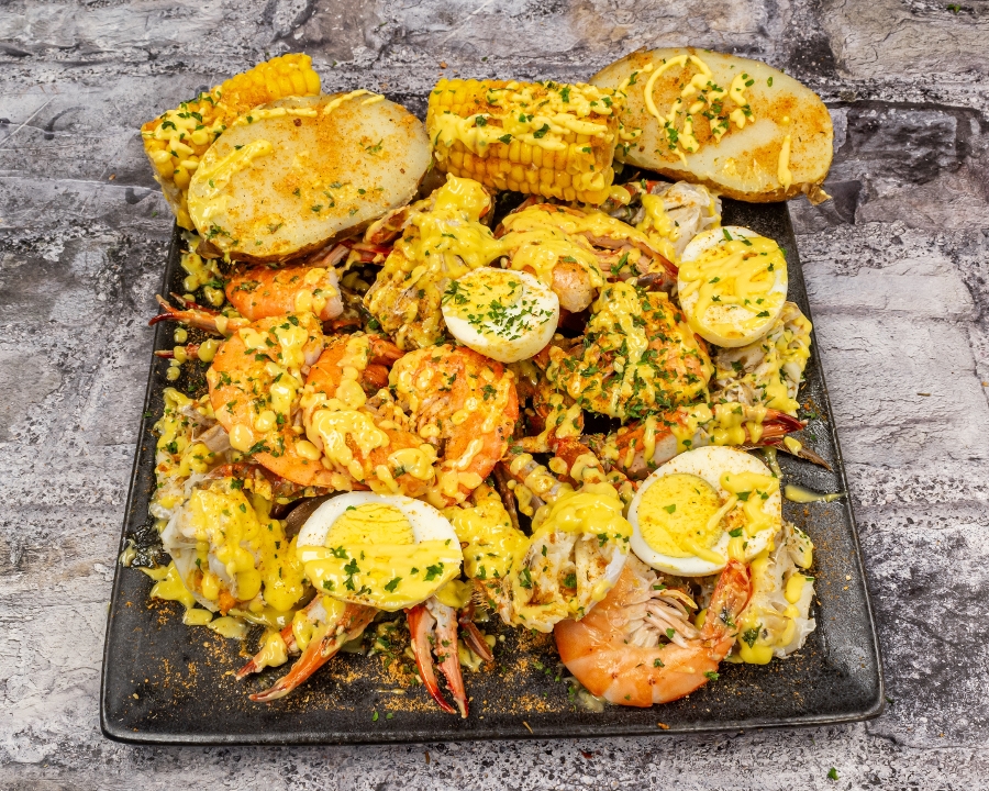 Garlic Crab Combo Tray.