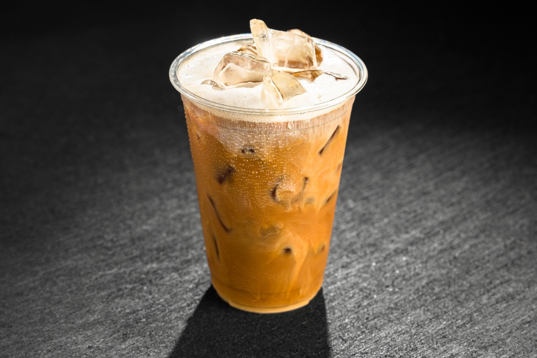 ICED LATTE.