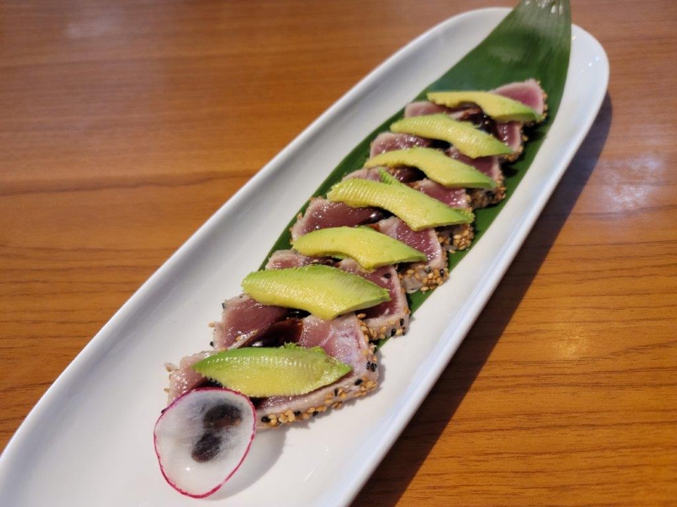 SA9-SESAME SEARED TUNA CARPACCIO.