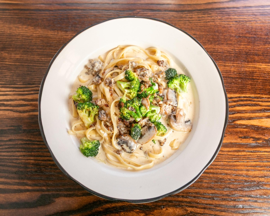 Fettuccine Broccoli & Sausage.