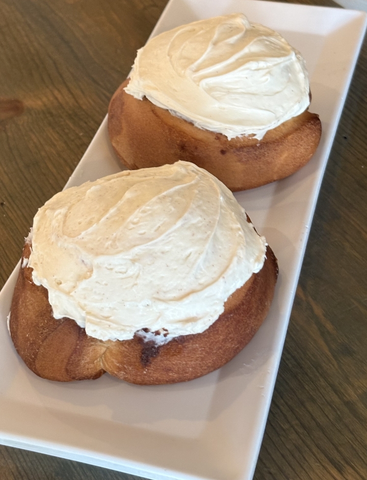Cinnamon Roll - Frosted.